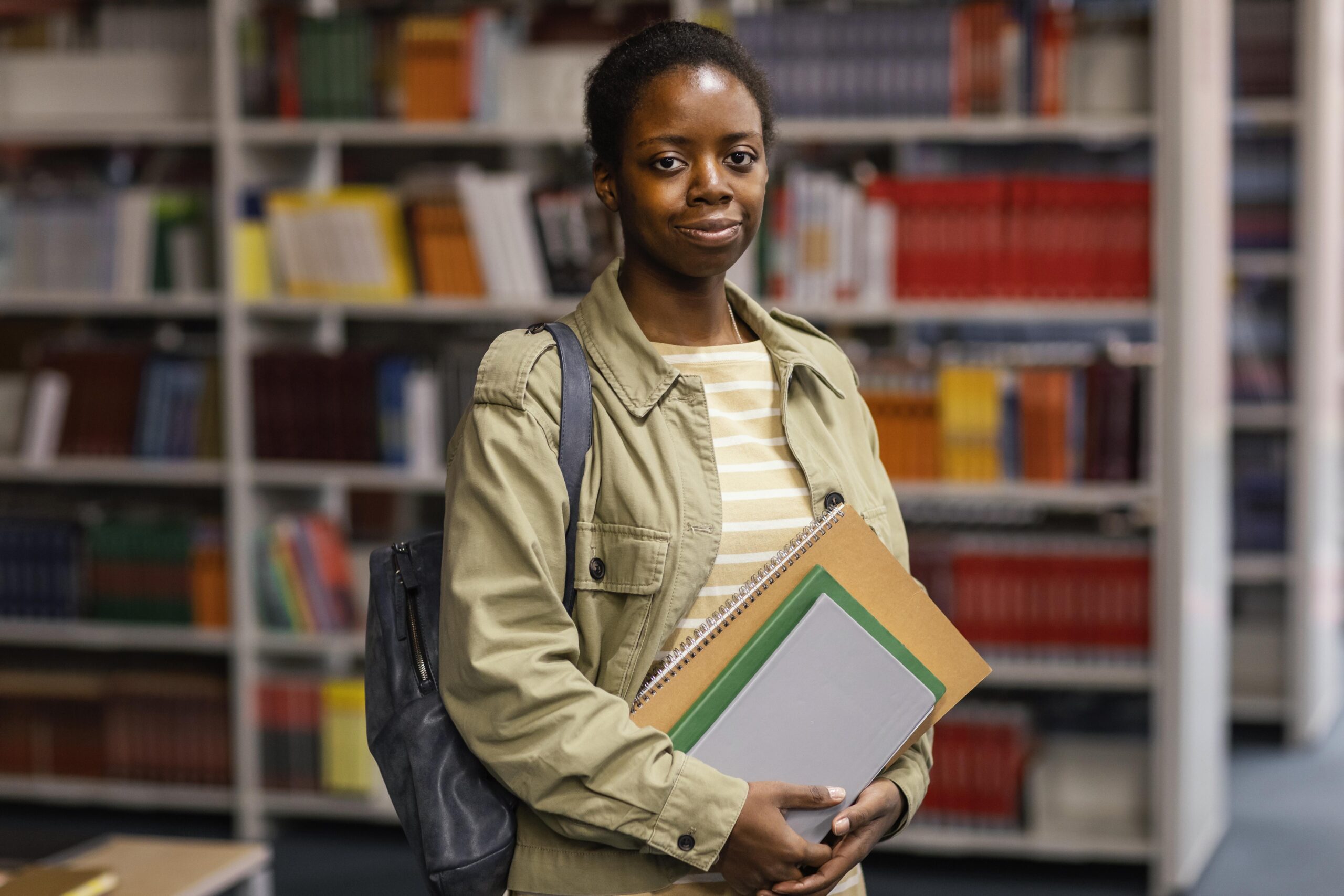 portrait-girl-university-library